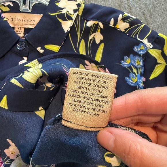 Floral semi shear blouse 🌺🌸🌹🌻 - Picture 8 of 8